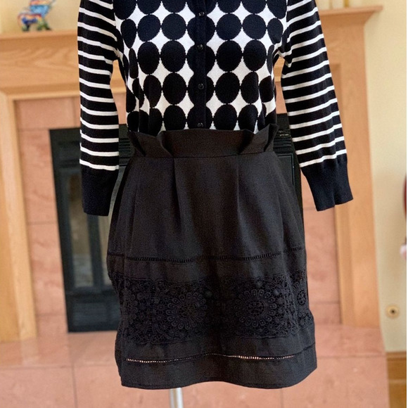 Mi Ami Black Crochet Trim Paperbag Waist Mini Skirt Size Medium - Picture 1 of 9